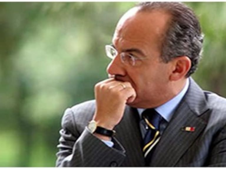 Presume Calderón logros de lucha anticrimen en columna de Le Monde