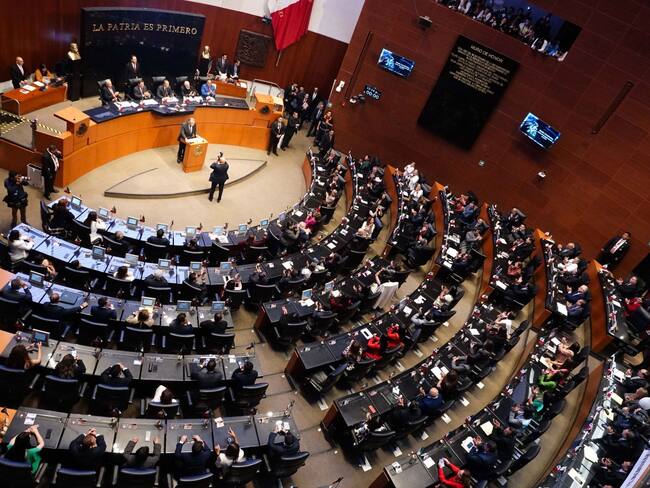 Unos perseguidos y otros reaparecidos, se instala nuevo Senado