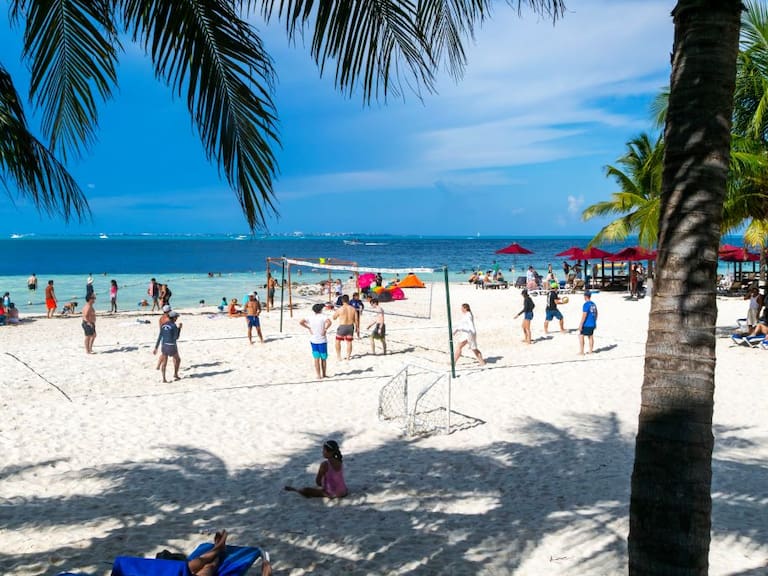 Cofepris alerta por contaminación en 6 playas de México