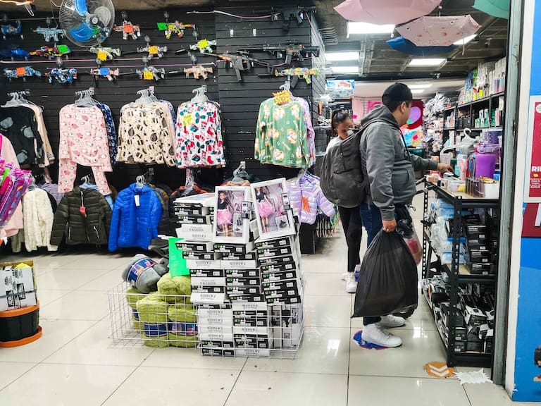 Productos de gran demanda como calzado y ropa que se importan a México se verán afectados con la entrada en vigor de los nuevos aranceles..