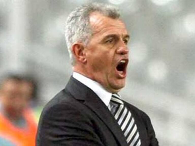 Llama Aguirre a Calderón y Moreno para duelos del Tri