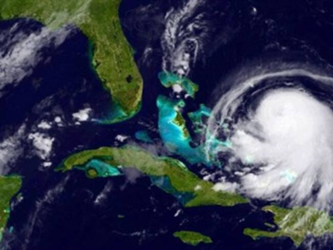 Huracán Joaquín sube a categoría 4