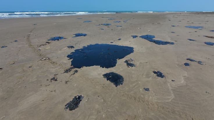 Dos Bocas bajo la lupa: exigen que Marina y Pemex den la cara por el derrame de petróleo