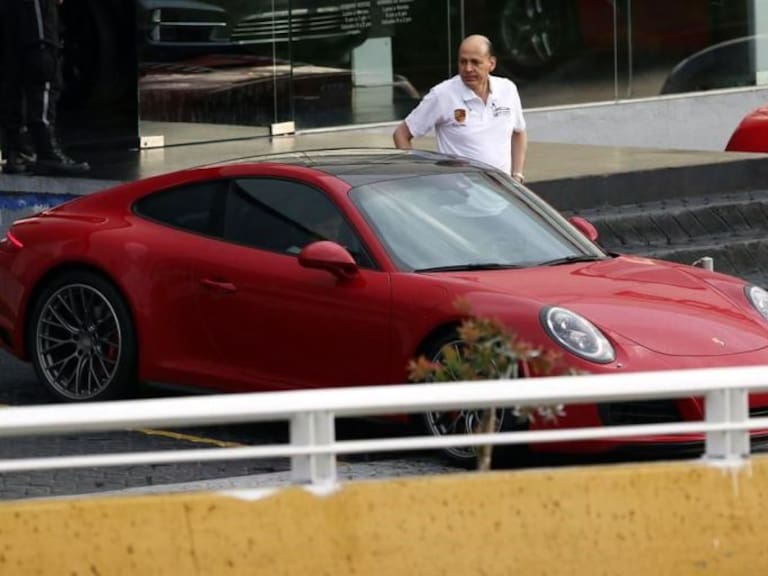 Delegado del IMSS niega que Porsche sea suyo