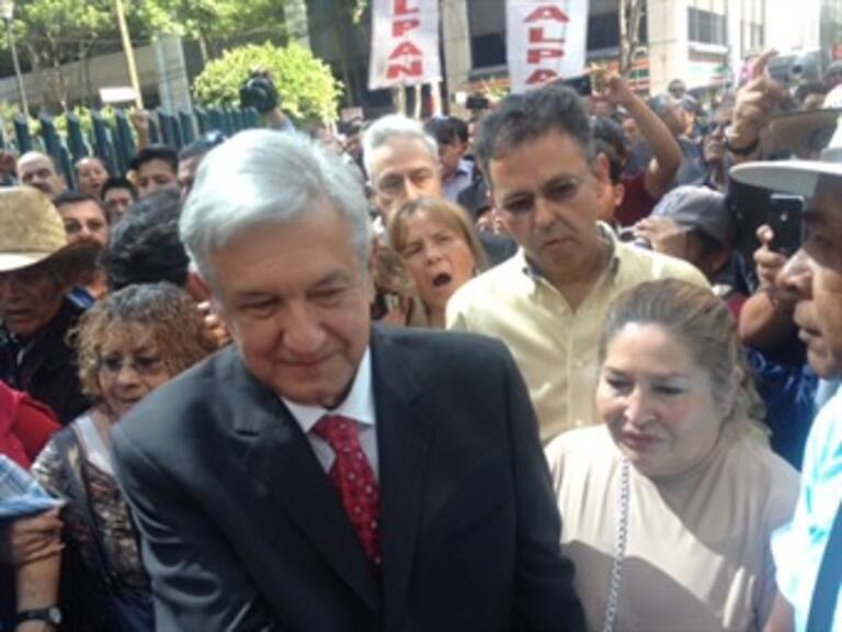 Presenta AMLO denuncia en contra de EPN