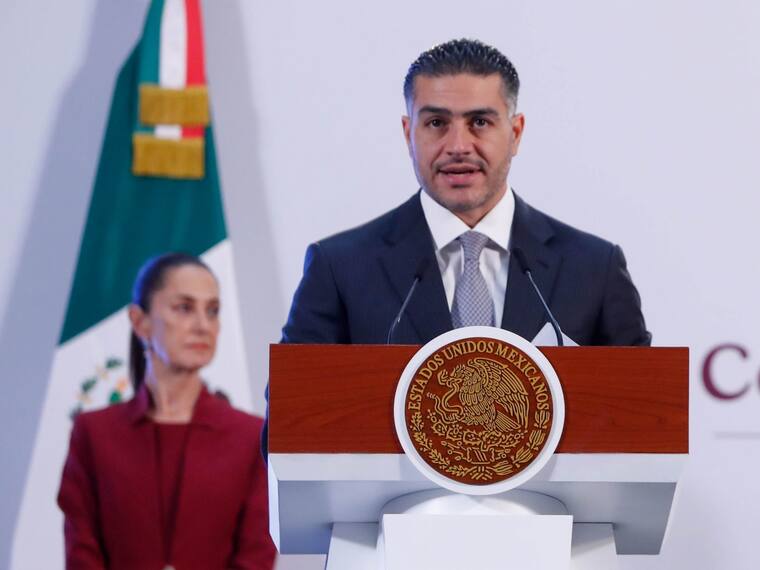 Operativo Enjambre; el secretario de seguridad del gobierno de México, Omar García Harfuch, informó que 7 funcionarios fueron detenidos en el Estado de México