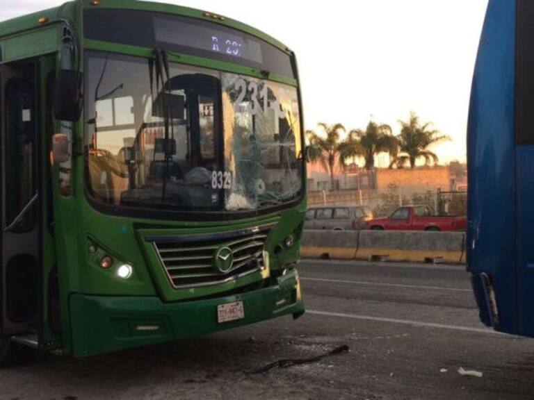 Accidente entre dos autobuses deja 22 lesionados