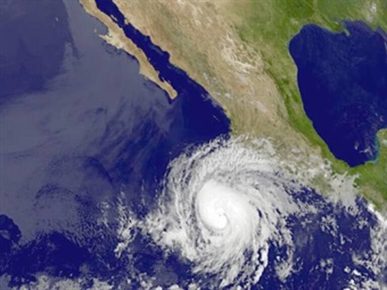 Cristina se convierte en huracán categoría 1