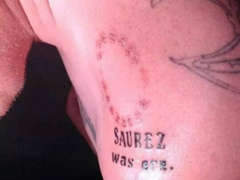Ya es moda en tatuajes mordida de Suárez