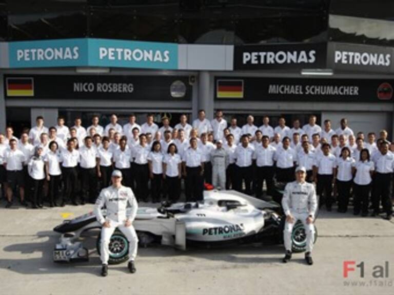 Desconfía Mercedes de Ferrari y teme la reacción de Red Bull