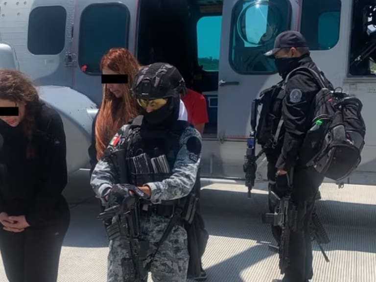 Detienen a la pareja sentimental y la hija de Heraclio “N”, alias “Tío Lako”, jefe regional del Cártel Jalisco Nueva Generación./Foto: Especial
