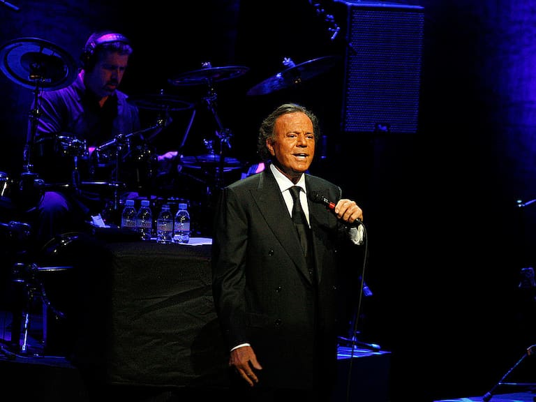 Julio Iglesias alardeó por décadas del número de mujeres con las que compartió cama, hoy no da ninguna reacción: Isabel Vega