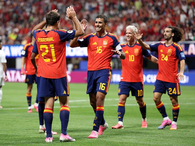 España despierta en el Mundial: golea a Arabia Saudita y queda a un paso de la clasificación