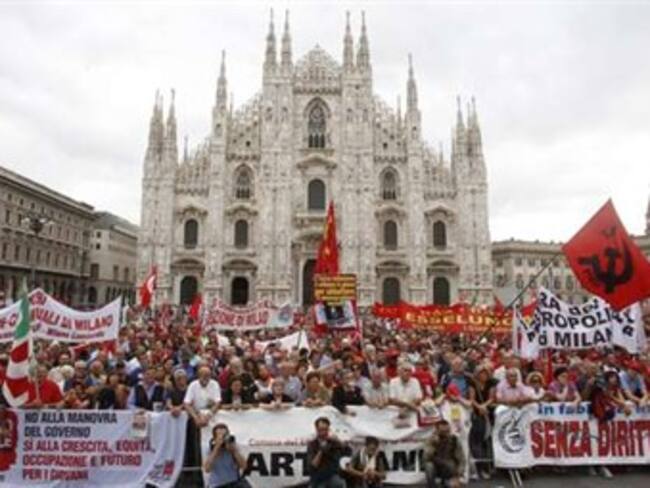 Estallan choques entre huelguistas y policías en Atenas