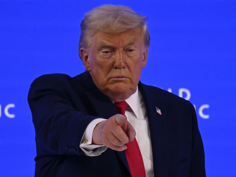 Trump frenó aranceles por Groenlandia y anunció "las bases de un acuerdo" con la OTAN.