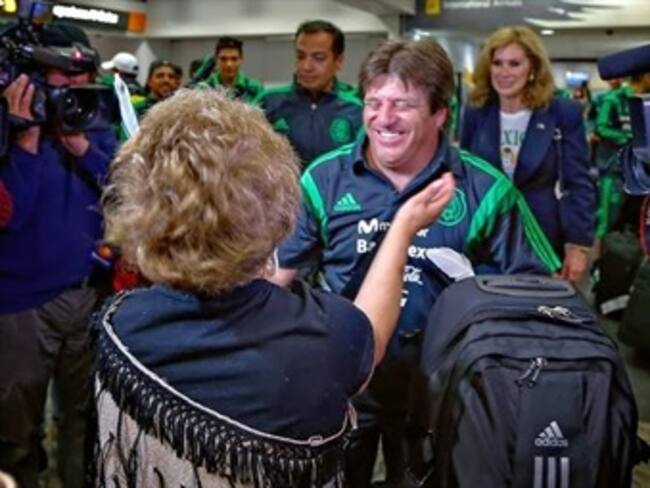 Victorioso recibimiento sin la copa en las manos