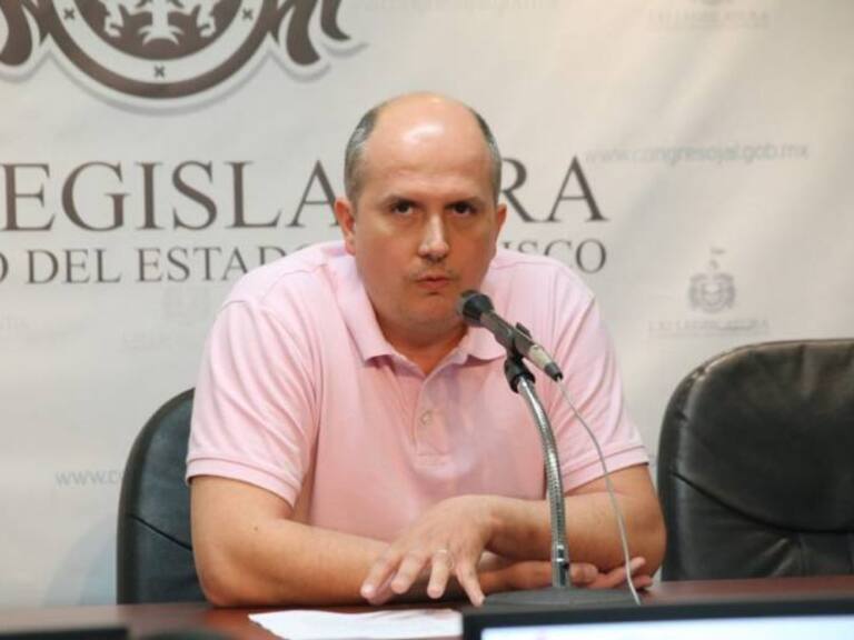 Comisión legislativa de Hacienda revisará el salario de Augusto Valencia