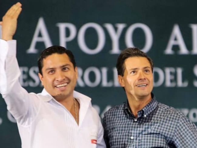 #AsíSopitas: EPN borra su fotografía con Julión Álvarez tras vincular al cantante con el narcotráfico