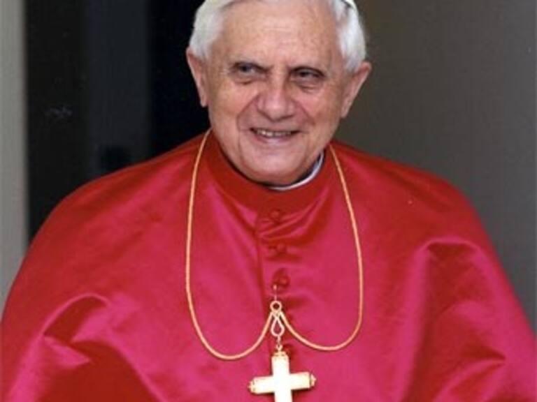 Uniones homosexuales desnaturalizan a la familia: Benedicto XVI
