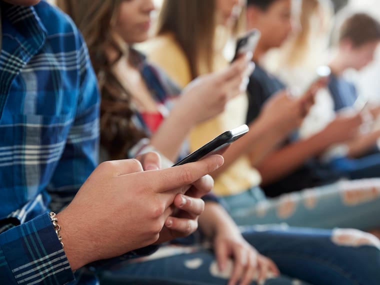 ¿Es una buena medida prohibir los celulares y tabletas en las escuelas de nivel básico?