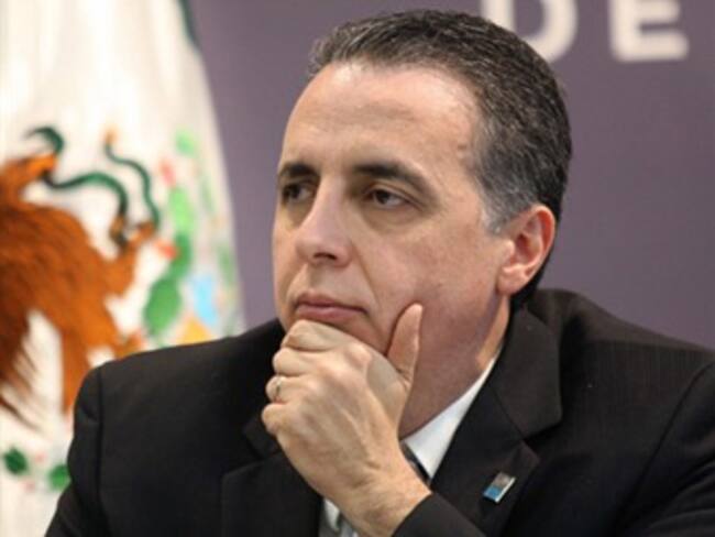 Descarta Ferrari que Perú pida visas a mexicanos