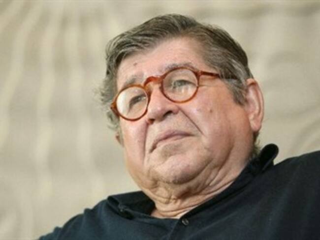 Gana peruano Alfredo Bryce premio 'Juan Rulfo' de la FIL Guadalajara