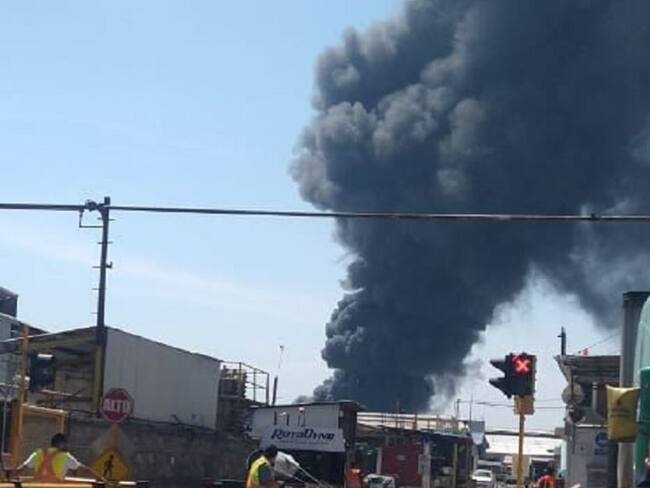 Se incendia fábrica de plásticos en Xalostoc, Ecatepec
