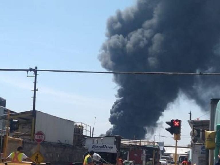 Se incendia fábrica de plásticos en Xalostoc, Ecatepec