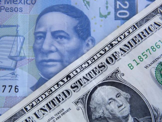 Dólar cierra jornada en más de 20 pesos
