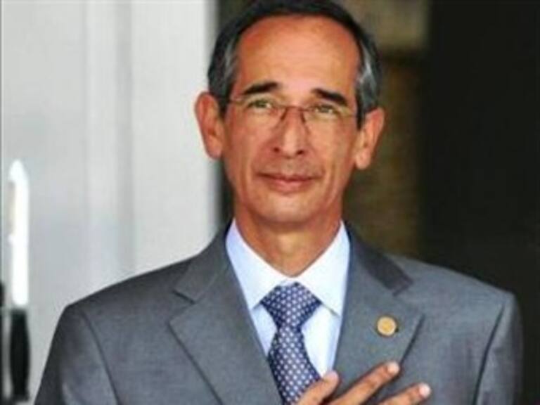 Seguridad y pacto fiscal, retos de Colom al final de su gestión en Guatemala