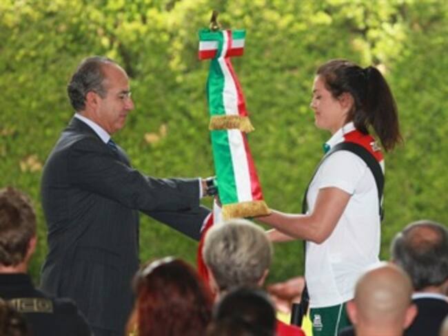 Abandera Calderón a delegación mexicana para Londres 2012