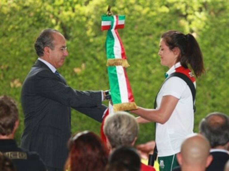 Abandera Calderón a delegación mexicana para Londres 2012