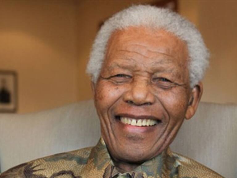 Rezan vecinos de Mandela por un milagro