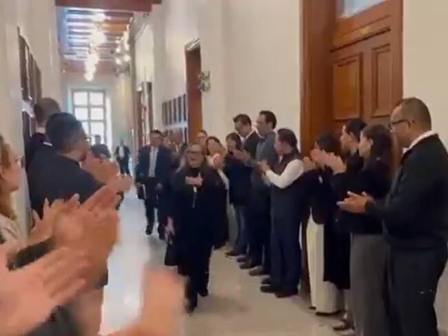 Reciben trabajadores de la SCJN a Piña Hernández con aplausos