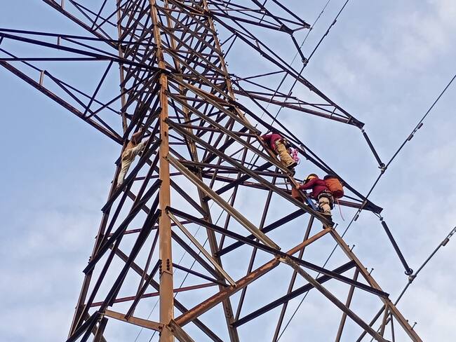 Bomberos evitan suicidio de joven en Chimalhuacán