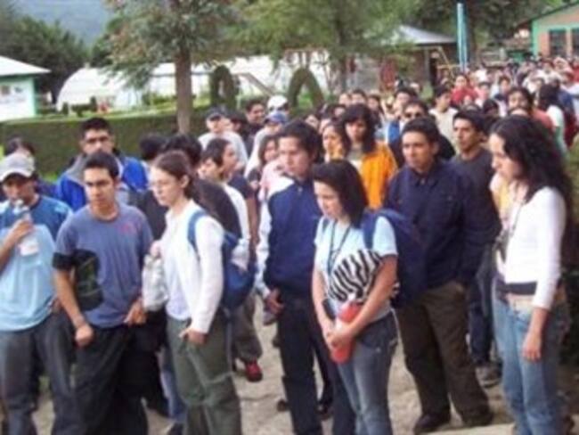 Busca PRI voto de universitarios