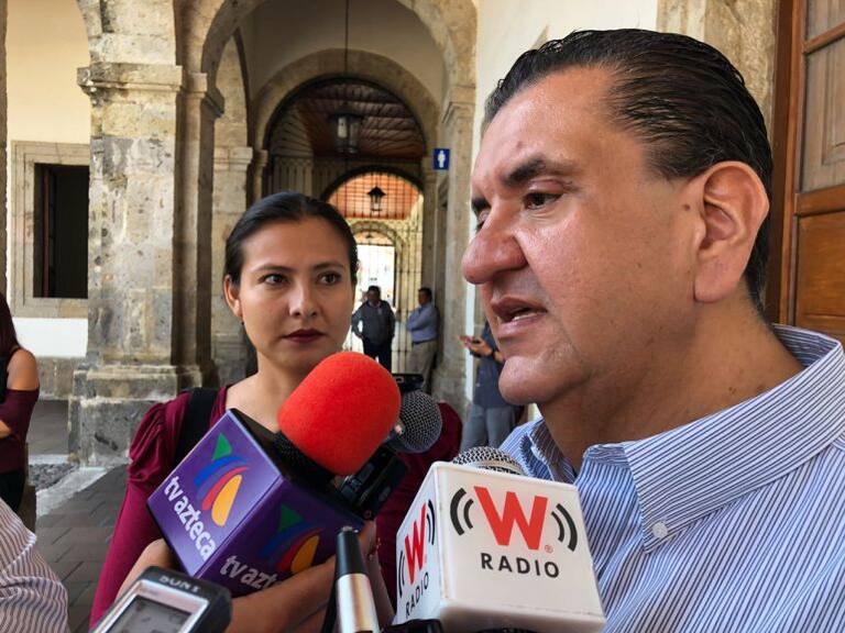 Francisco Ayón se desmarca de la falta de infraestructura educativa en Jalisco