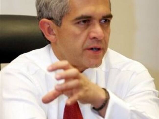 Capacitan a judiciales del DF en combate a narcóticos: Mancera
