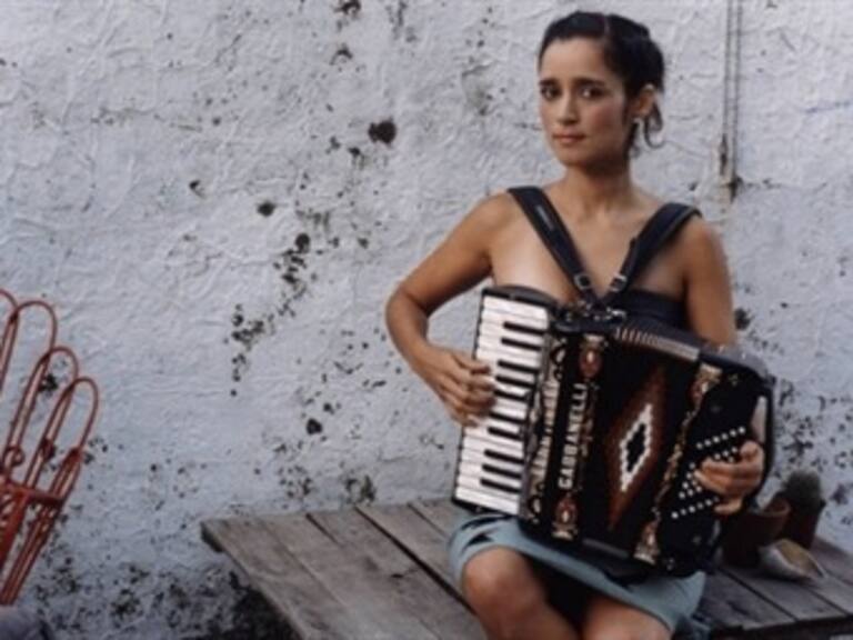 Regresa Julieta Venegas con nuevo material discográfico