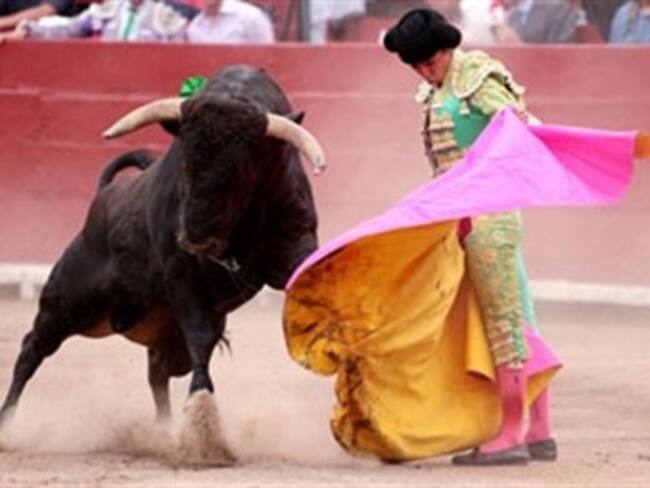Entregan asambleístas de PVEM cartas contra corridas de toros