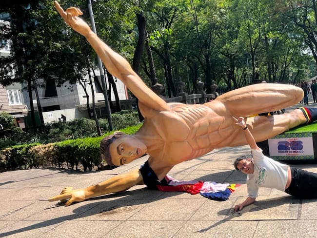 ¿Qué pasó con las figuras gigantes del Mundial en Reforma? Protesta de la CNTE vandaliza la CDMX