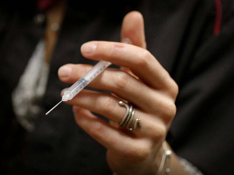 Llegó a México el primer cargamento de la vacuna actualizada de Pfizer contra el COVID-19 (FOTO: PASCAL POCHARD-CASABIANCA/AFP via Getty Images)