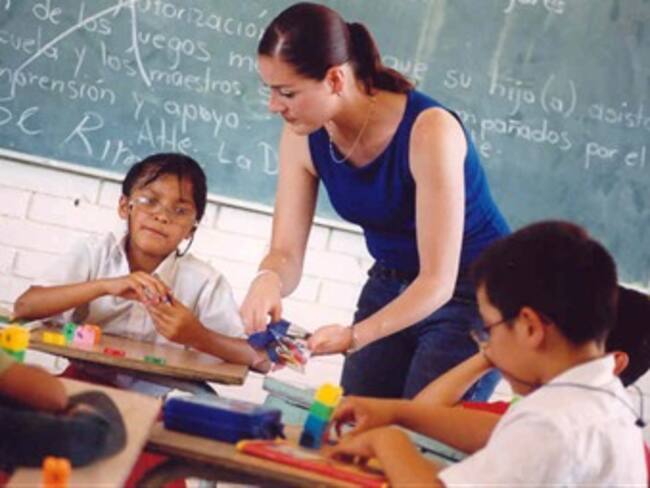 Proyectos de mejora educativa. Momento Corporativo con Roberto Aguilar. 18/04/13