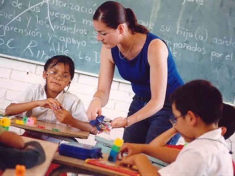 Proyectos de mejora educativa. Momento Corporativo con Roberto Aguilar. 18/04/13