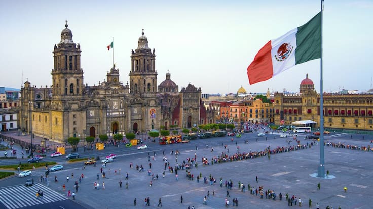 ¿Te emociona ver la bandera del Zócalo? Así hacen las banderas monumentales