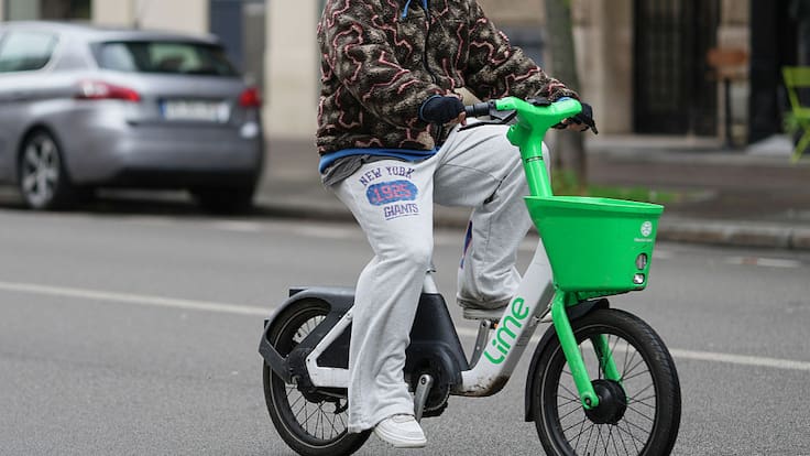 Nueva regulación para bicis eléctricas: ¿Placas y licencia de conducir serán obligatorias este 2026?