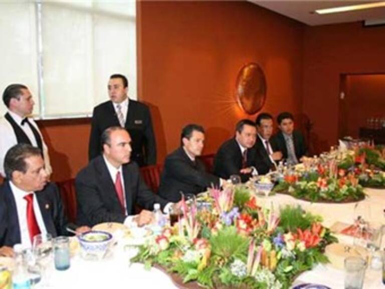 Gobernadores priístas burdos y groseros: Nava