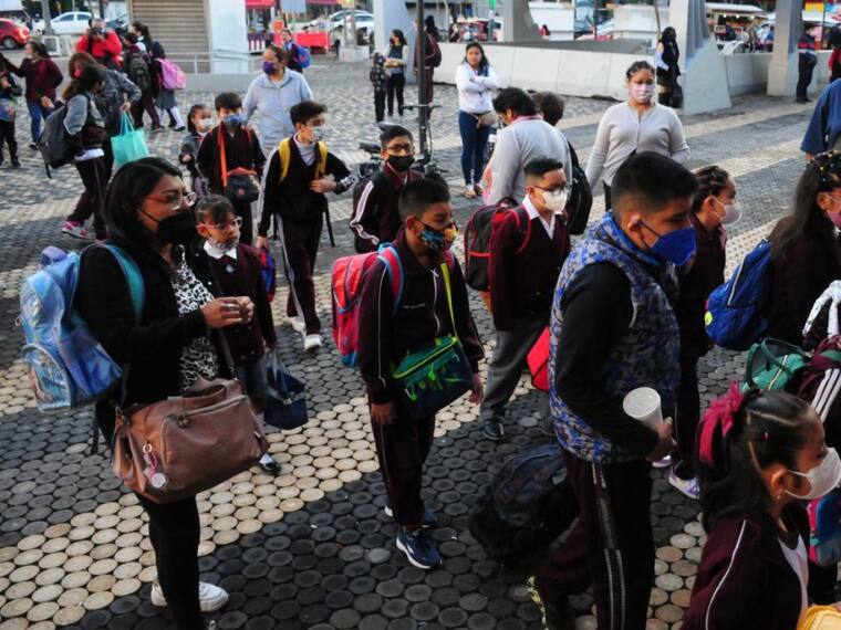 En jaque, familias ante el adelanto de las vacaciones de verano.