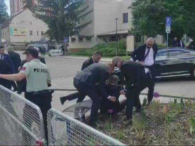 Intenta asesinar al primer ministro de Eslovaquia, Roberto Fico