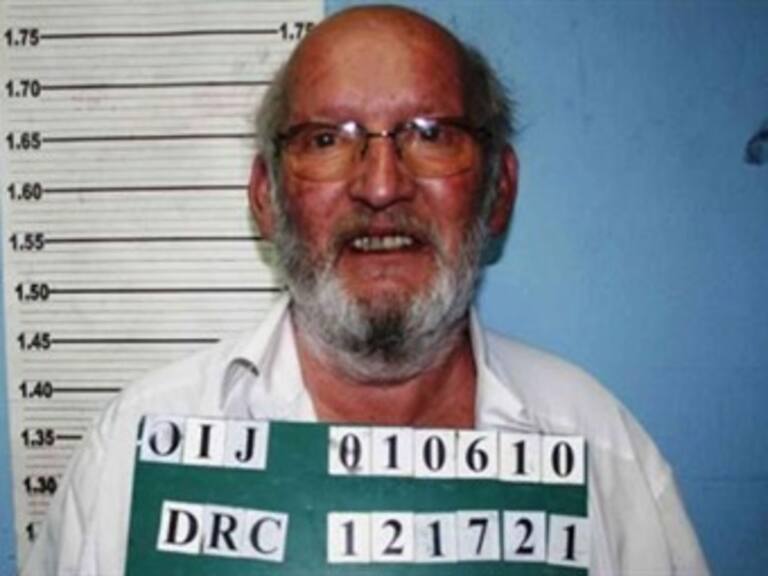 Detienen a fabricante de implantes de mama defectuosos